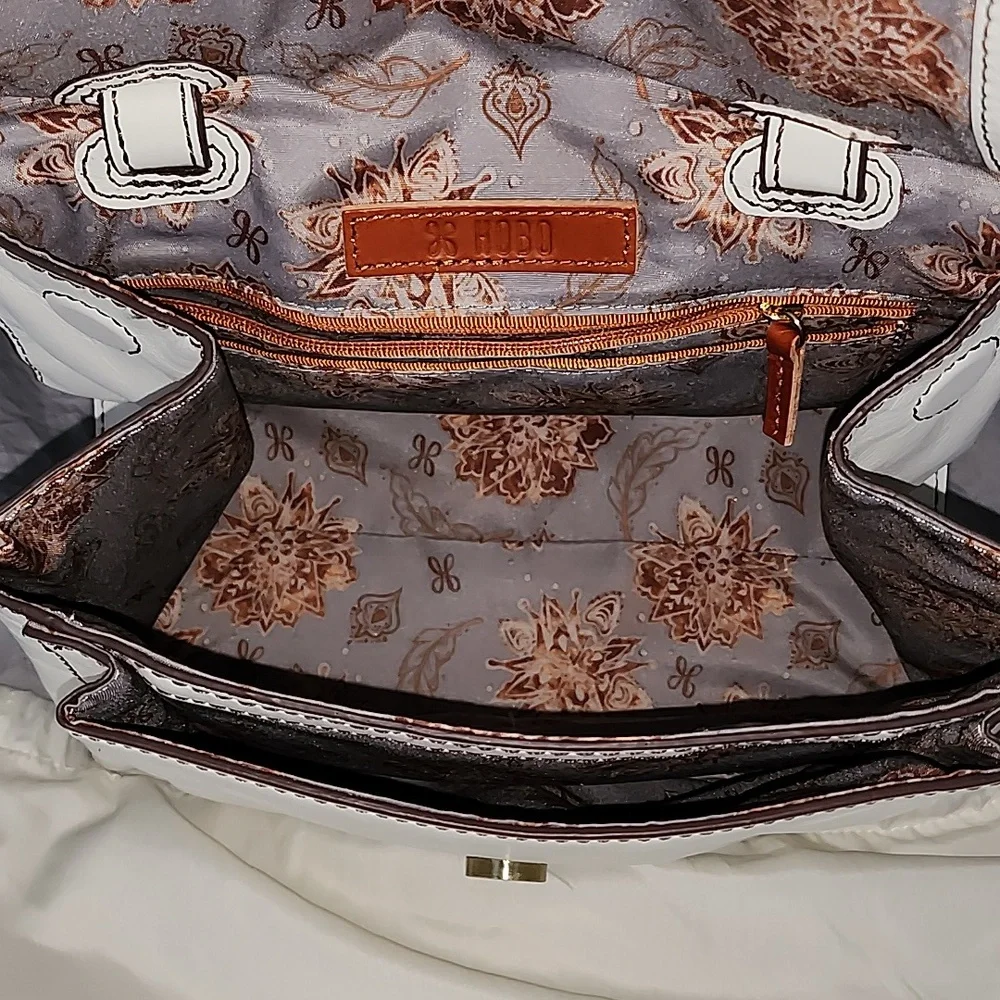 Hobo Meter cross body bag in an off white leather - Picture 4 of 8
